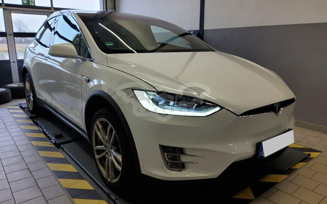 Tesla Model X 2020