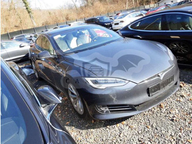Tesla Model S 2020