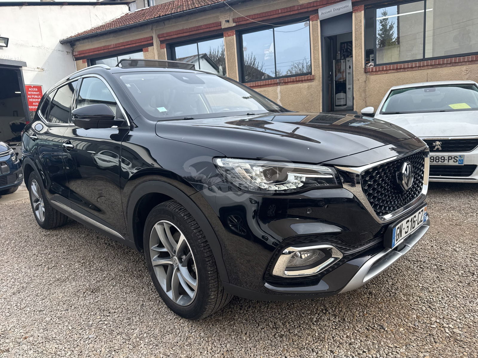 MG EHS Luxury 2023