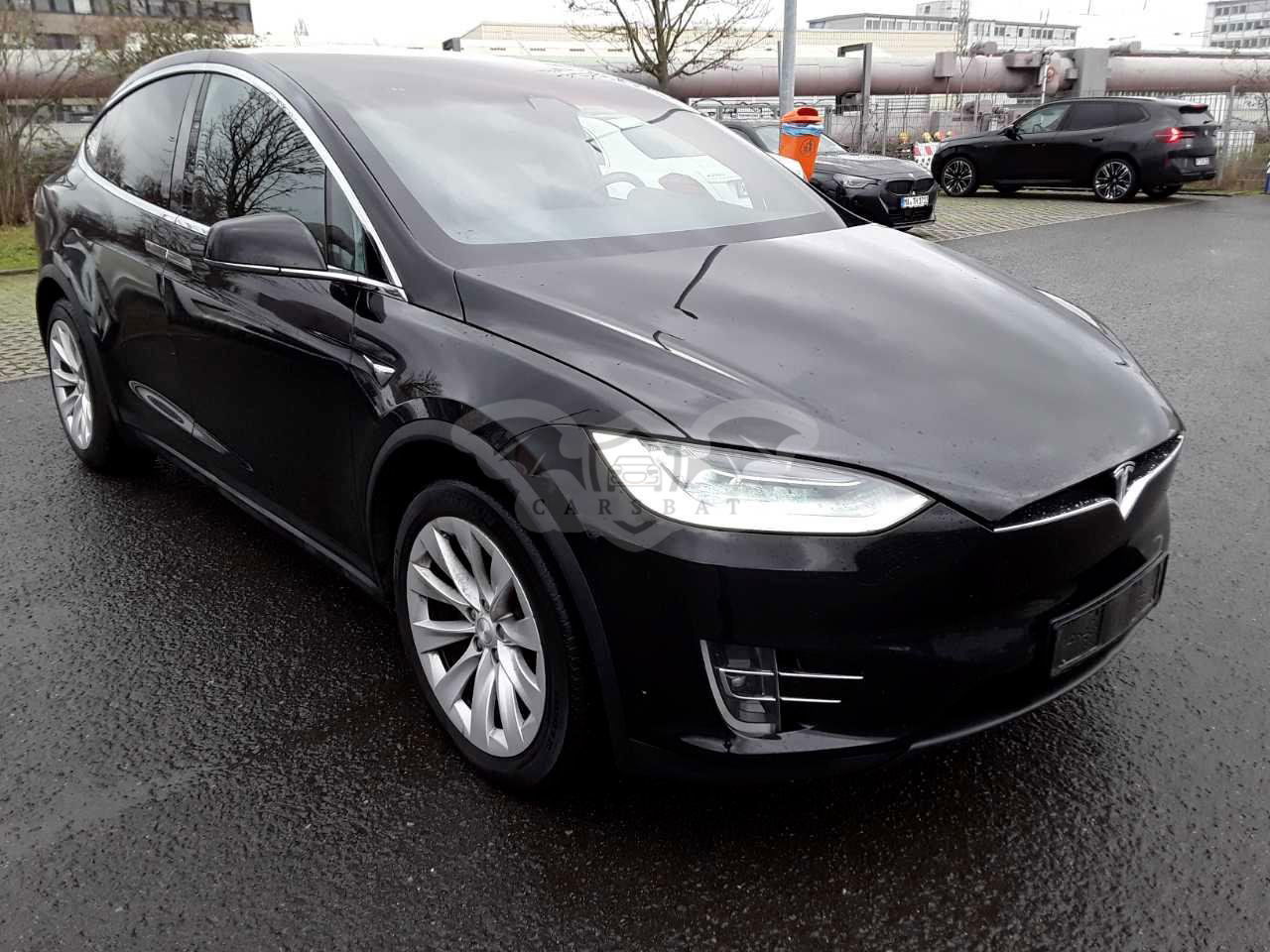 Tesla Model X 2021