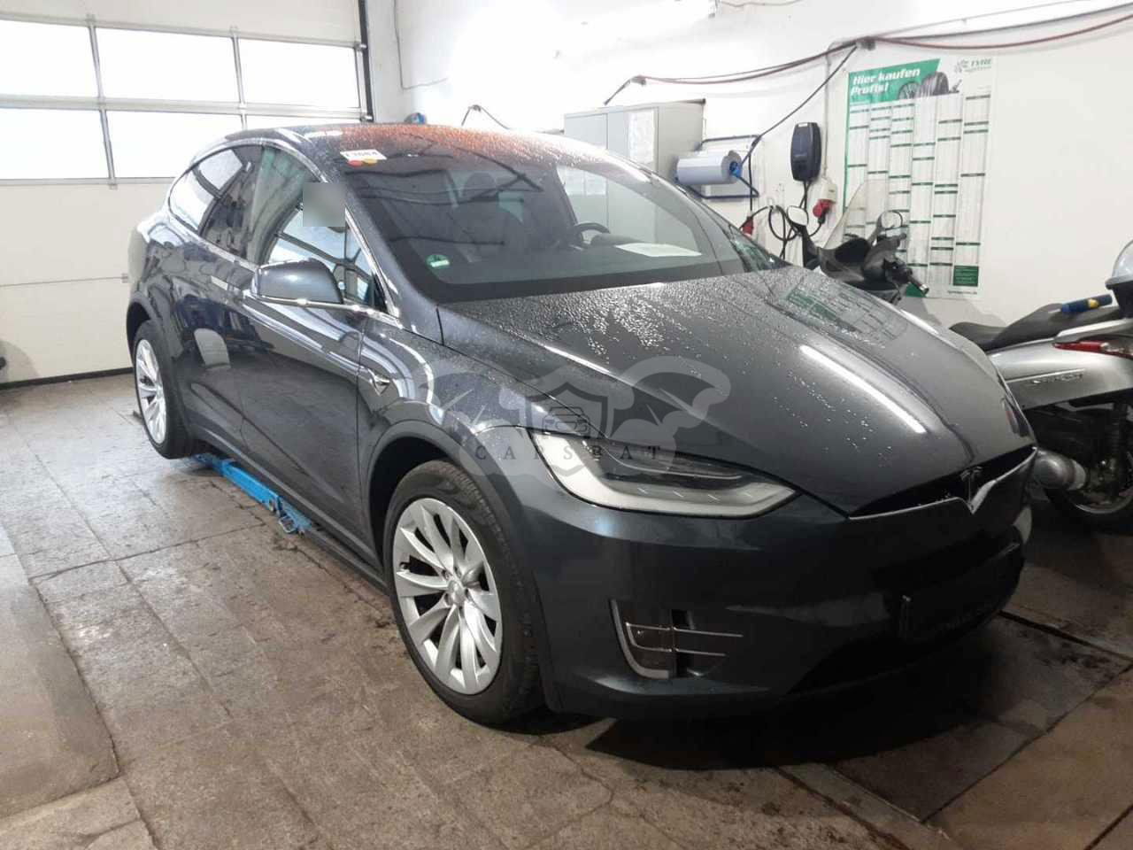 Tesla Model X 2020