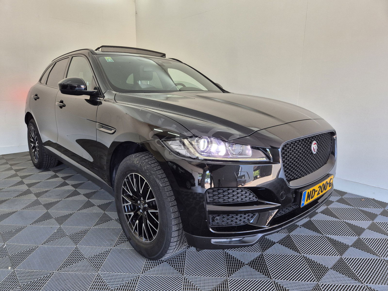 Jaguar F-Pace 20d Portfolio 2017