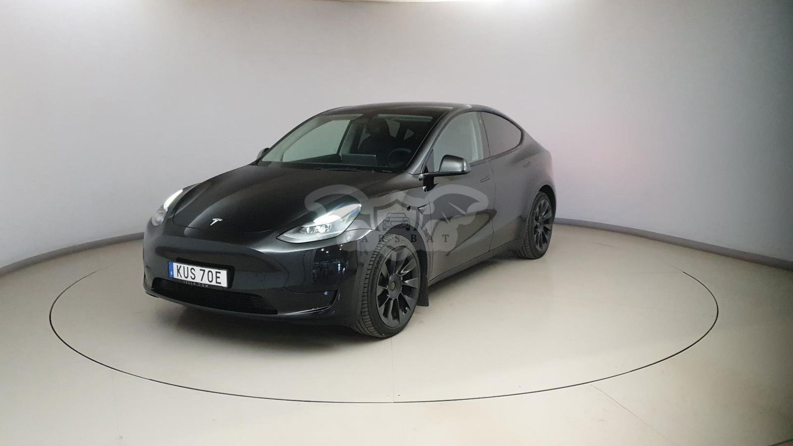 Tesla Model Y Standard Range 2024